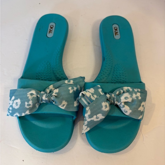 Oka b.  turquoise blue bow accent flip flops sandals size M/L - Picture 1 of 11